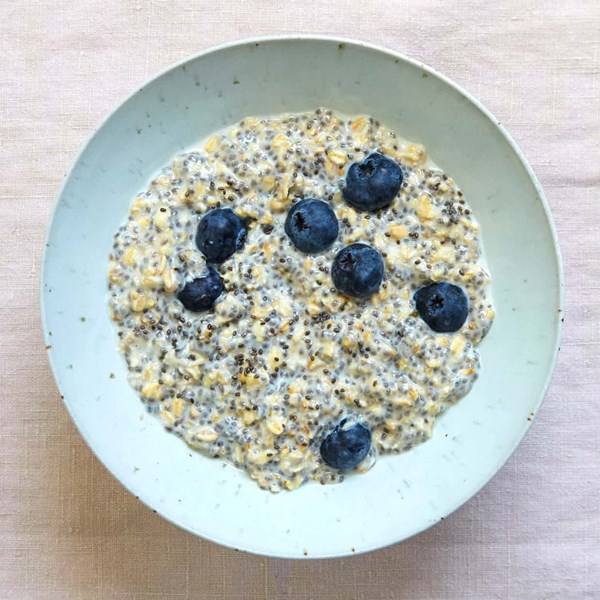 Overnight oats with blueberry, vanilla and chia