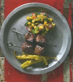 Ox heart skewers with guindilla chilli, mango and radish salad