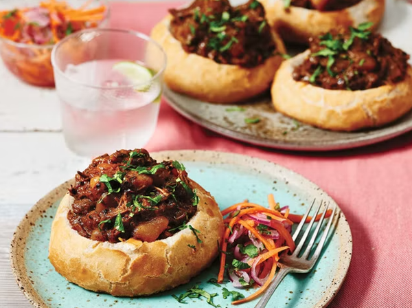 Oxtail bunny chow