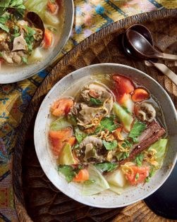Oxtail soup (Sup buntut)