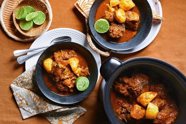 Oxtail turmeric and tomato curry