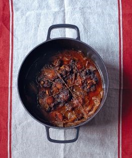 Oxtail with onions and carrots