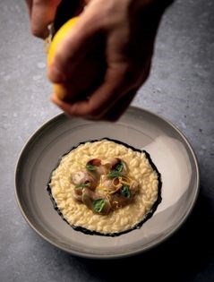 Oyster and Prosecco risotto with smoked mackerel (Risotto alle ostriche e Prosecco con sgombro affumicato)