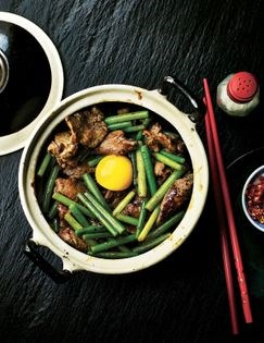 Oyster sauce beef fillet & egg yolk claypot