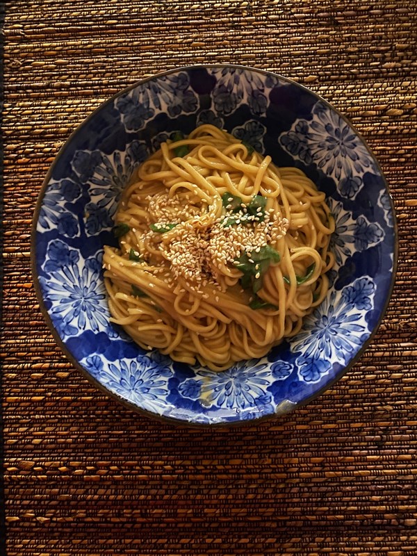 "Oyster" sauce noodles (Sū háoyóu miàn / 素蠔油麵)