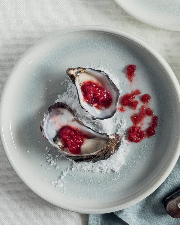 Oysters with cranberry & Prosecco granita