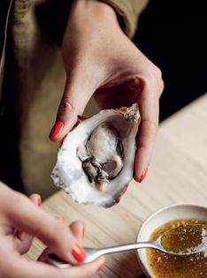 Oysters with jalapeño hot sauce