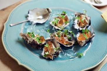 Oysters with mignonette jelly