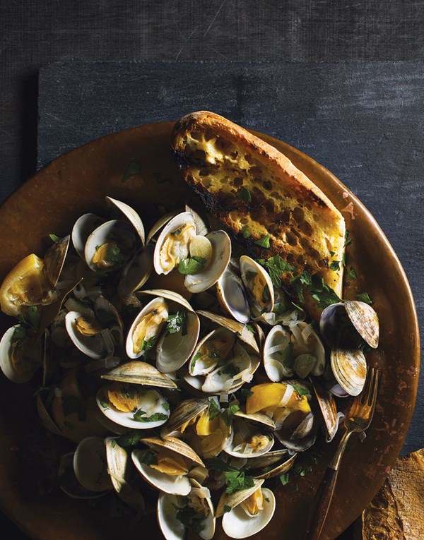 Pacific Northwest steamed clams