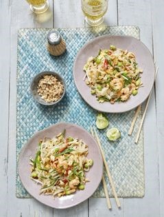 Pad Thai with prawns and plenty of veggies