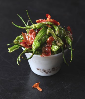 Padrón peppers with serrano ham (Pimientos de padrón con jamón serrano)
