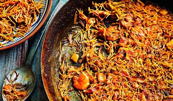 Paella with pasta (Fideuà)