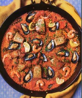 Paella with shellfish and artichokes