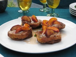 Pain perdu with fresh peaches and vanilla bean butter