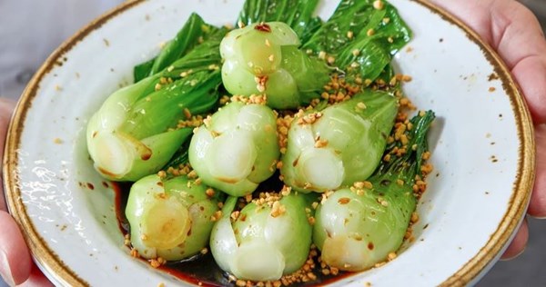 Pak choi with garlic and soy sauce