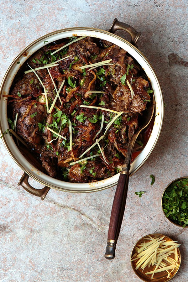 Pakistani slow-cooked lamb stew (Dumbay ki nihari)