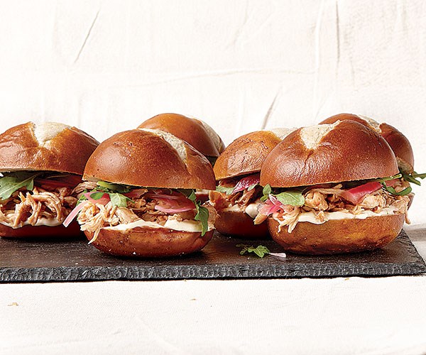 Pale ale pulled-chicken sliders