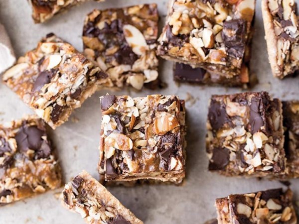 Paleo magic cookie bars [coconut milk caramel]