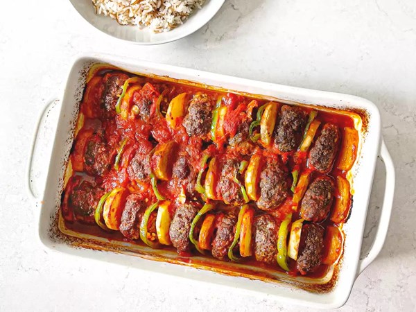 Palestinian ground meat patties in tomato sauce (Kafta bi bandora)