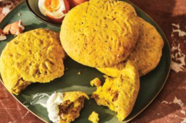 Palestinian yellow Easter bread (Ka'ak asfar)