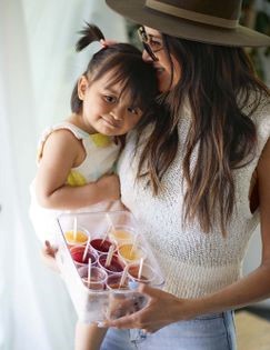 Paletas de naranja con chamoy