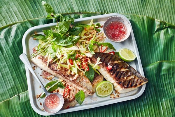 Palm sugar fish & mango salad (Nhoam svay trei ang)