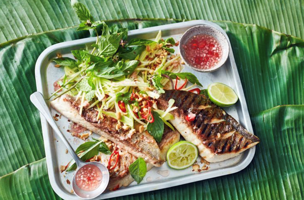 Palm sugar fish and mango salad (Nhoam svay trei ang)