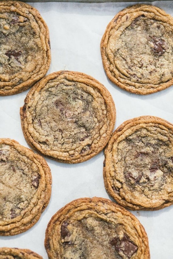 Pan-banging molasses espresso cookies with chocolate