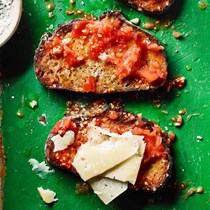 Pan con tomate