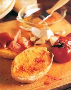 Pan con tomate