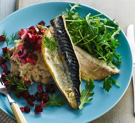 Pan-cooked mackerel with beetroot salsa & bean mash 