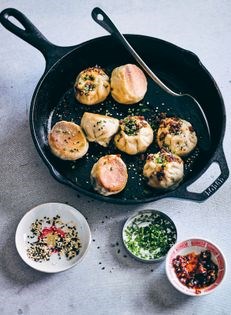 Pan-fried and steamed baozi (Sheng jian bao)