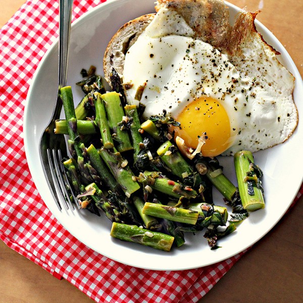 Pan-fried asparagus with ramps, lemon and fried eggs