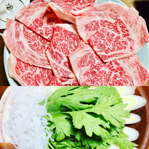 Pan-fried beef in sweet soy-sauce broth (Sukiyaki)leeks
