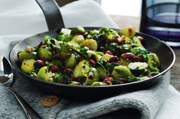 Pan-fried Brussels sprouts with bacon and almonds