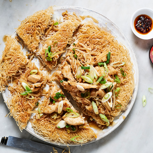  Pan-fried chicken with crispy noodles