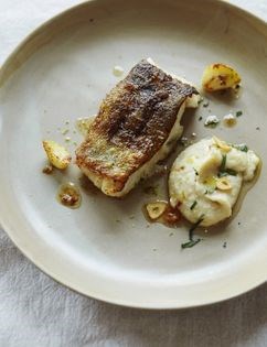 Pan-fried cod loin with white bean purée & garlic crisps