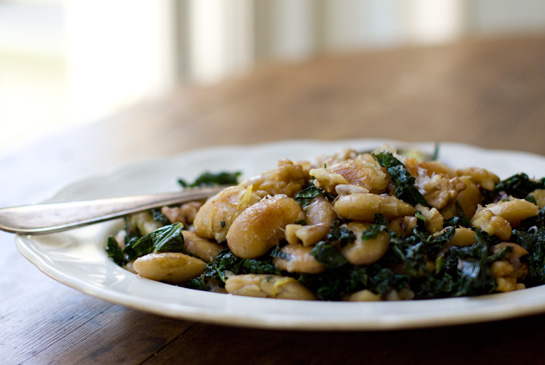 Pan-fried corona beans & kale