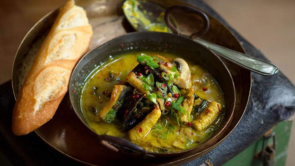 Pan-fried eel in coconut & saffron sauce (Anguille poêlée à la sauce coco et safran)