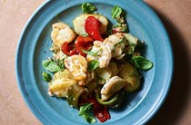Pan-fried fish with grilled pepper & potato salad 