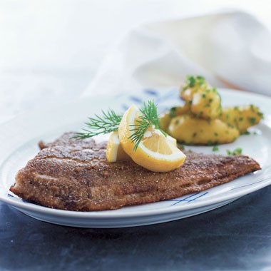 Pan-fried flounder with potatoes in parsley