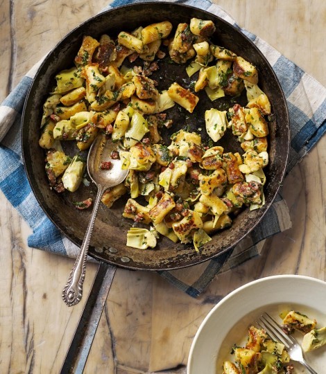 Pan-fried gnocchi with artichokes, pancetta and mascarpone