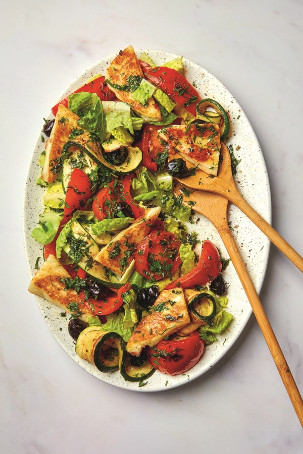 Pan-fried halloumi and vegetable salad with herb dressing