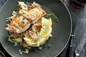 Pan-fried kingfish with cabbage and bacon
