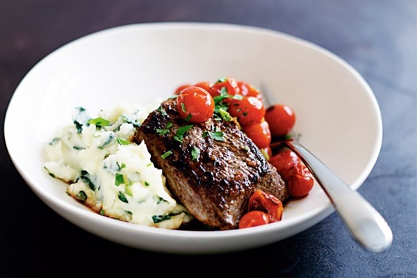 Pan-fried lamb and tomatoes with parsnips mash