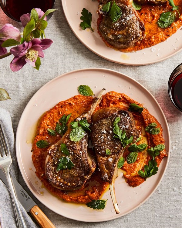 Pan-fried lamb chops with romesco sauce