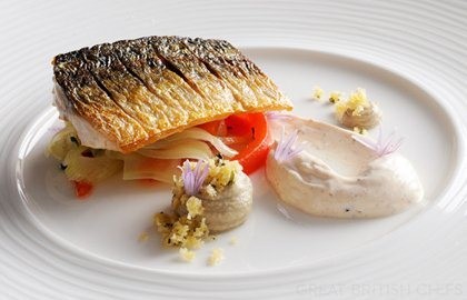 Pan-fried mackerel with fennel and pepper salad