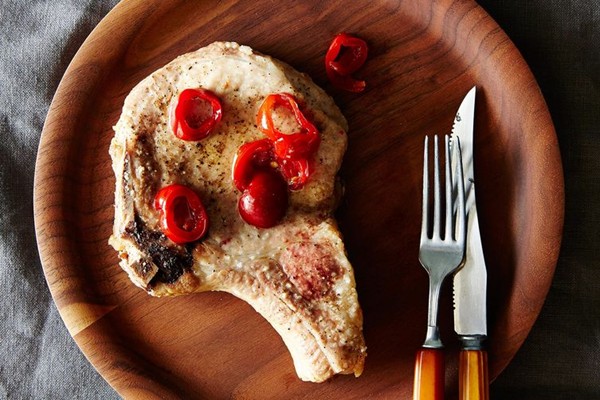 Pan-fried pork chops with vinegar peppers