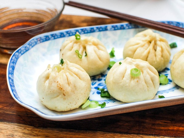 Pan-fried pork soup dumplings (Sheng jian bao)