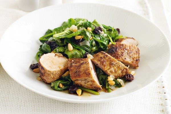 Pan-fried pork with spinach, raisins and pine nuts